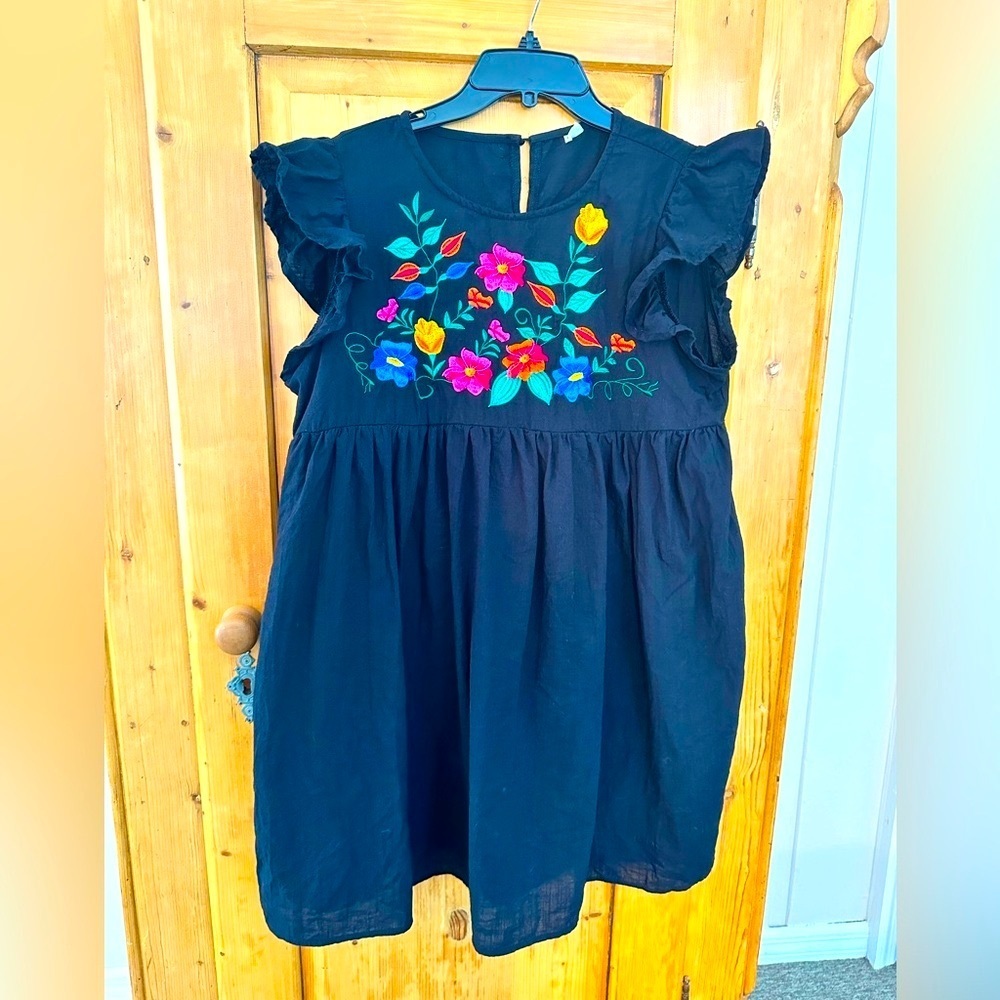 Feminine Black Cotton Dress w/Embroidered Flowers Ruffle Cap Sleeve Size XL